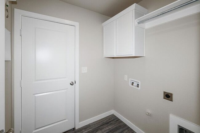 Building Photo - 1536 Montaluse Rd