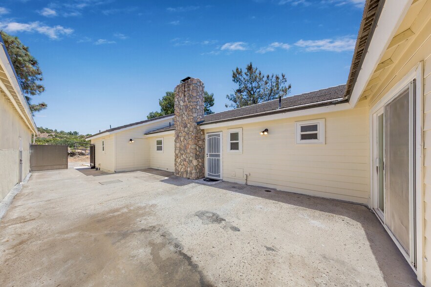 Building Photo - 6401 Hubbard Rd