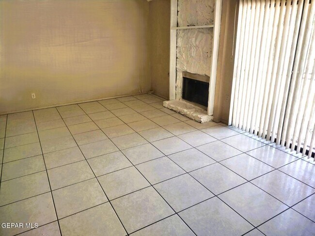 Building Photo - 8520 Saratoga Dr