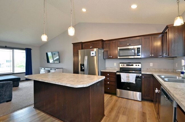 Building Photo - Great 4BR/3BA Big Lake Home Available mid August!