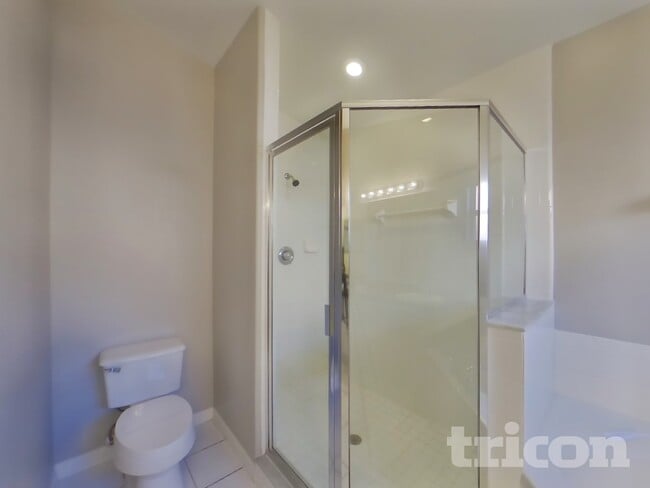 Building Photo - 2342 Sweetwater Blvd