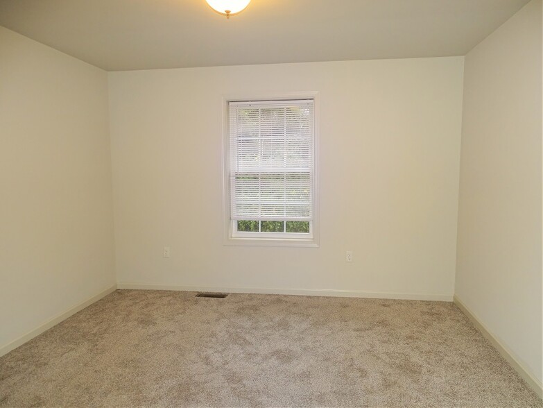 Building Photo - 45 Maize Cir