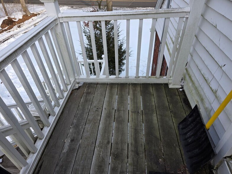 Building Photo - 140 Lake Ave S