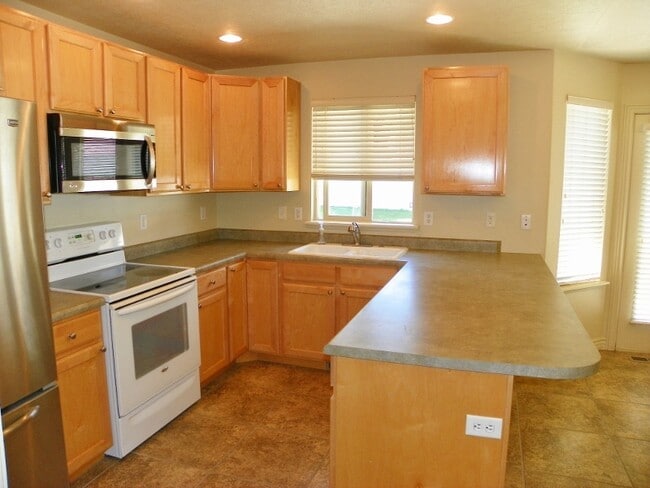 Building Photo - 3 Bed 2 Bath Home in a Quiet Herriman Neighborhood.