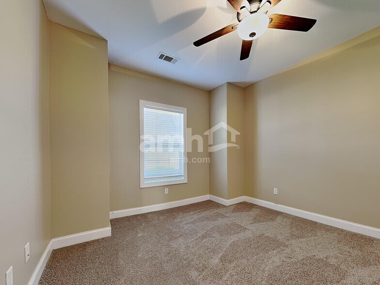 Building Photo - 1729 Bonnie Roach Ln