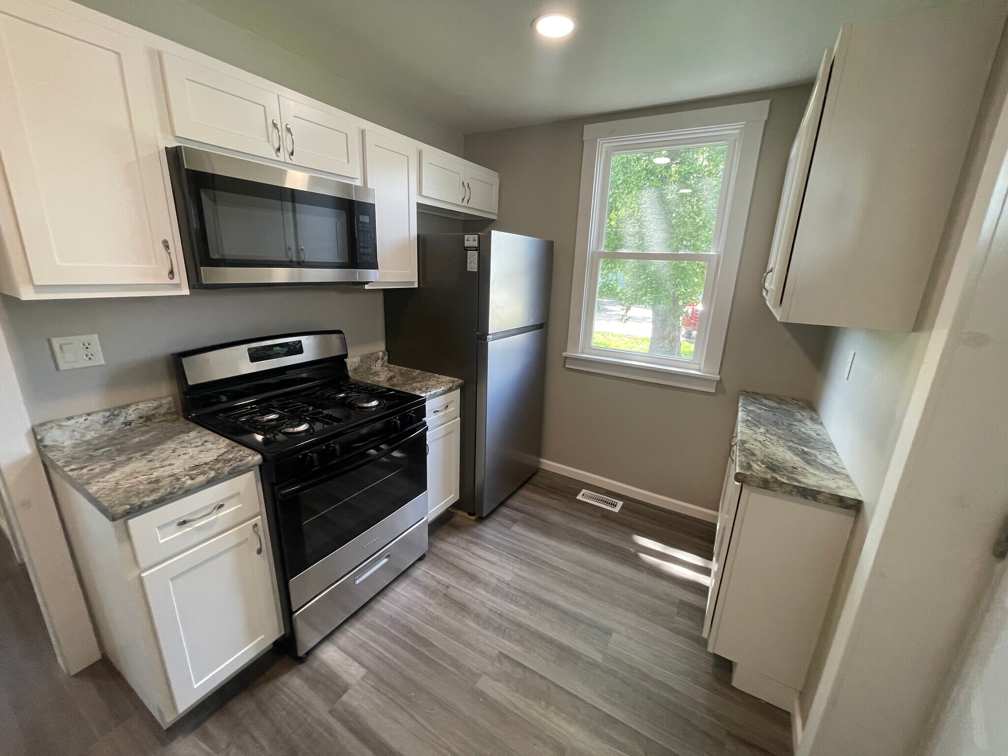 Building Photo - 1019 N Underhill St