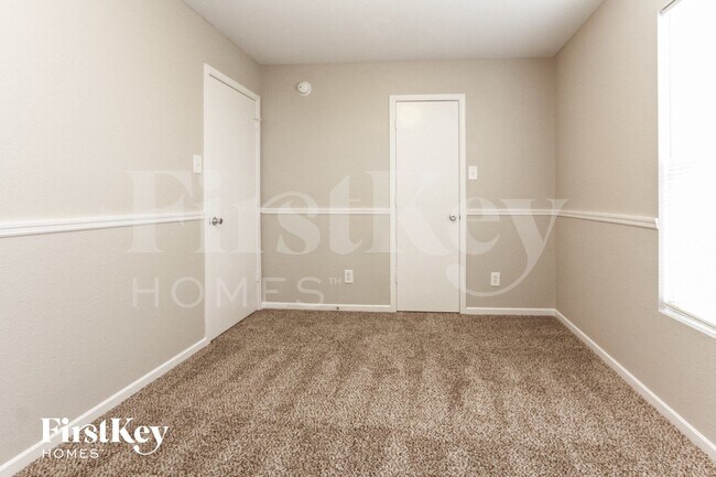 Building Photo - 8715 Hosta Way