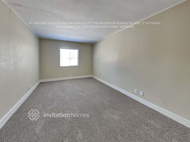 Building Photo - 2627 S Dunsmuir Ave