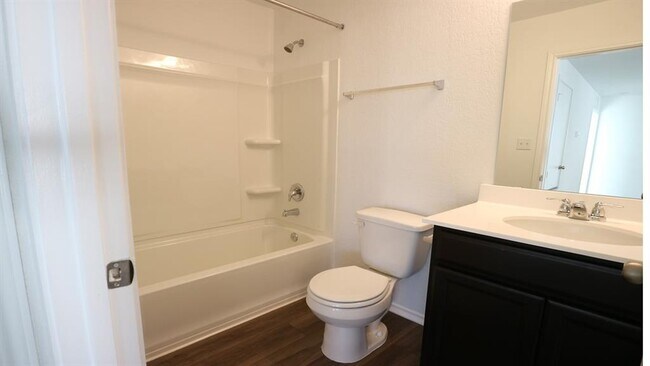 Building Photo - 444 English Oak St