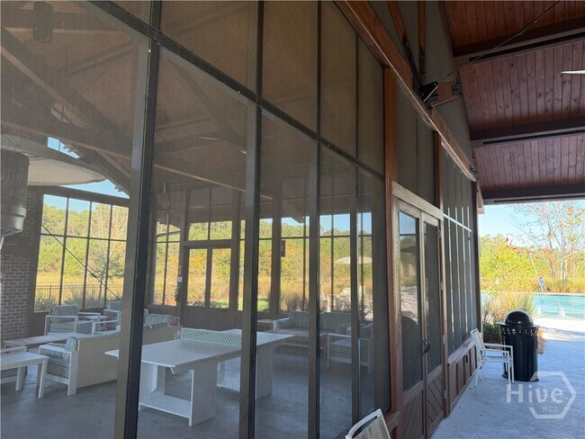 Building Photo - 247 Crosstown Ave