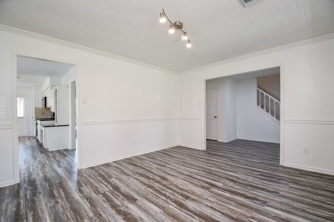 Building Photo - 3934 Forest Village Dr