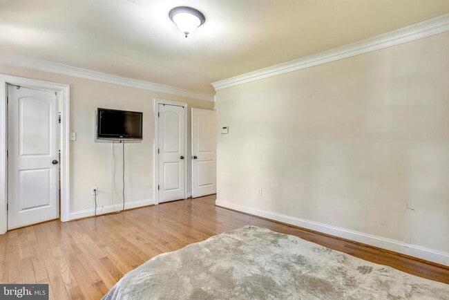 Building Photo - 10145 Colebrook Ave