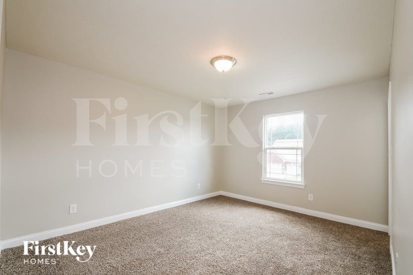 Building Photo - 1771 Foudray Cir N