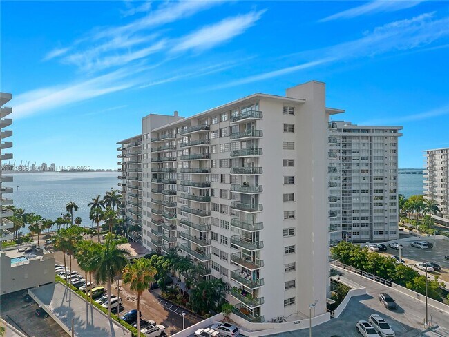 Building Photo - 1408 Brickell Bay Dr