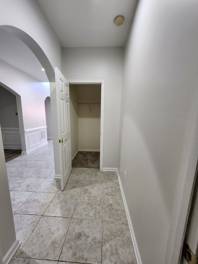 Building Photo - Refreshing Place to Create Memories w/Master on the Main!