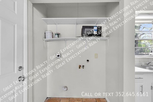 Building Photo - 1884 NE 77th St