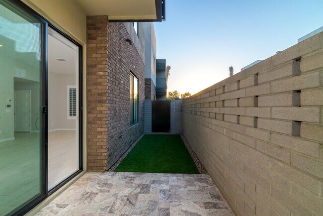 Back Patio - 901 S Smith Rd