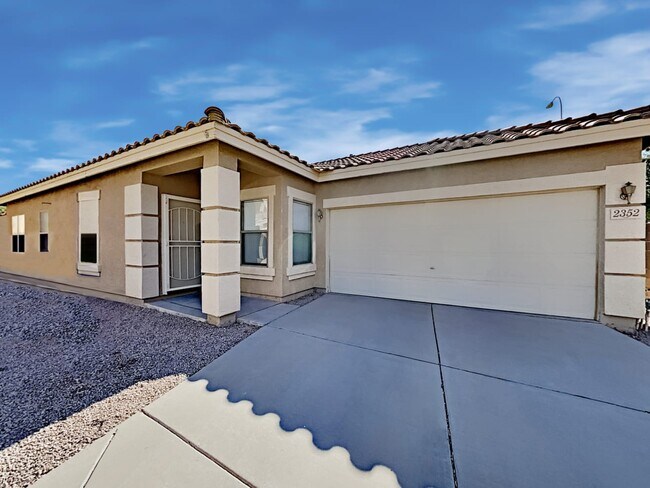 Primary Photo - 2352 E Hazeltine Way