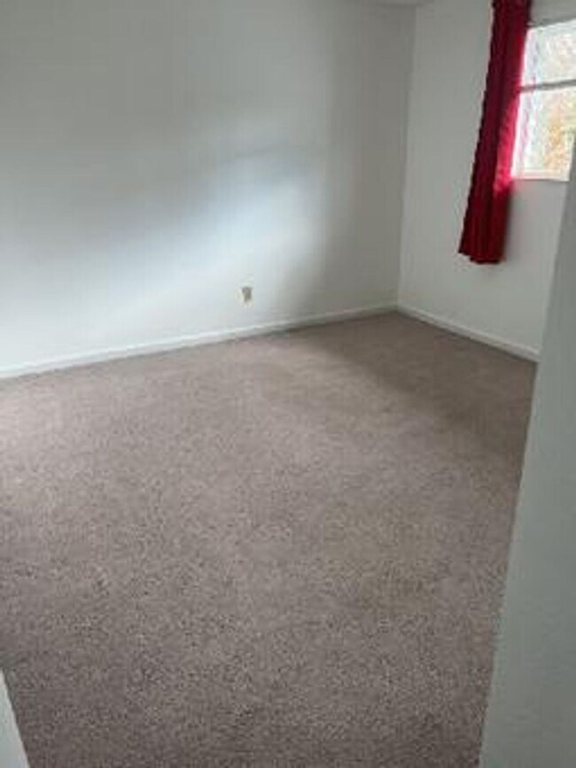 Building Photo - Heigh 710-712