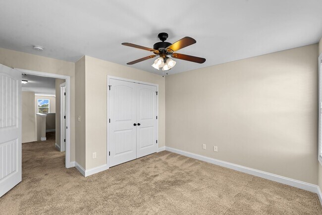 Building Photo - **Spacious 3bd/3ba in Raleigh**
