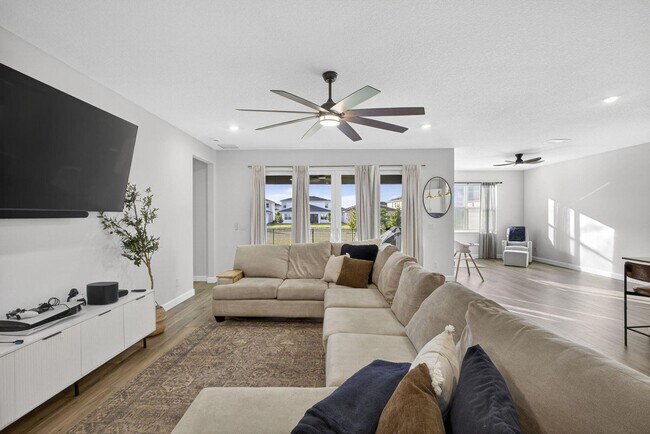 Building Photo - 1543 Stockbridge St