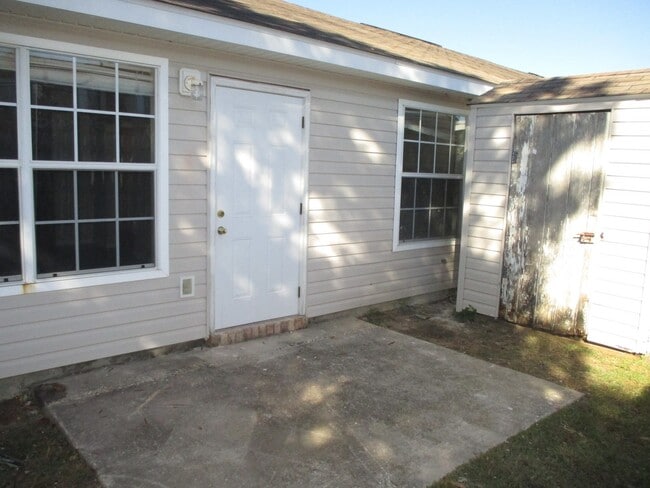 Building Photo - 8158 Heirloom Dr