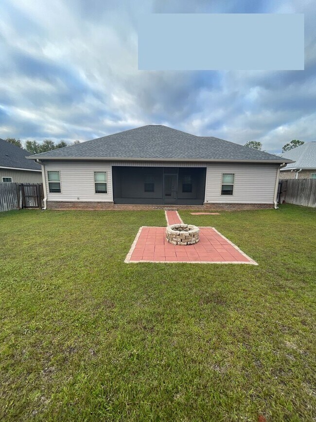 Building Photo - 605 Valley Stream Dr