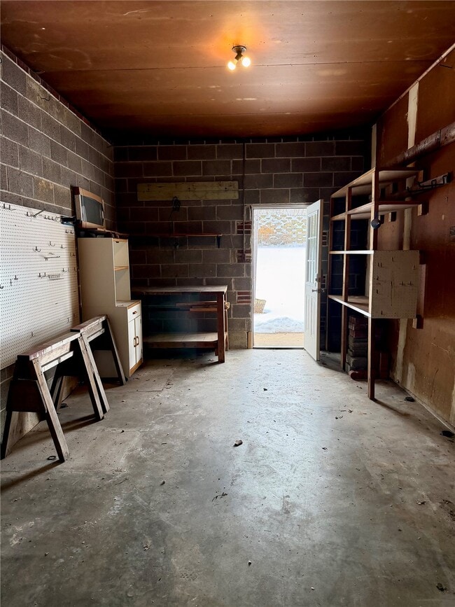 Building Photo - 317 Thomas Ave