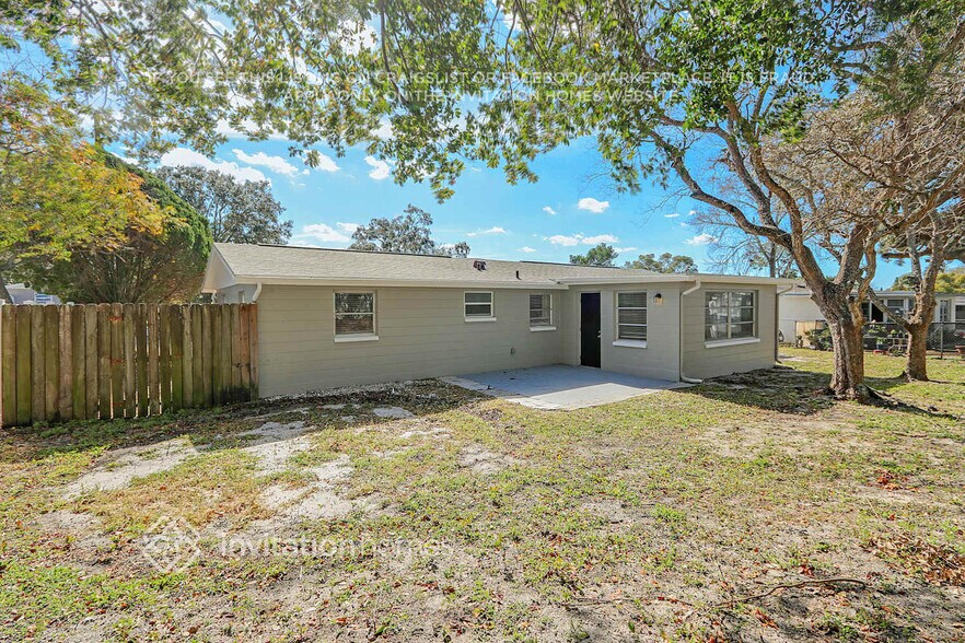 Building Photo - 7935 Fox Hollow Dr