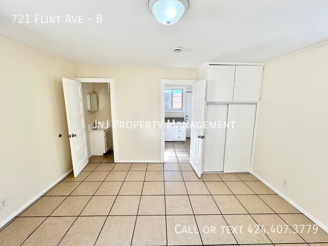Building Photo - 721 N Flint Ave
