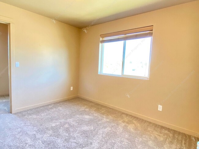 Building Photo - 3  BR home with new flooring in a great NE...