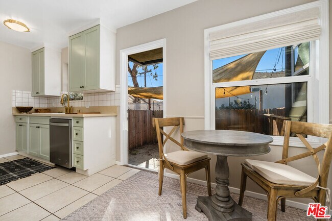 Building Photo - 1332 Ocean Park Blvd