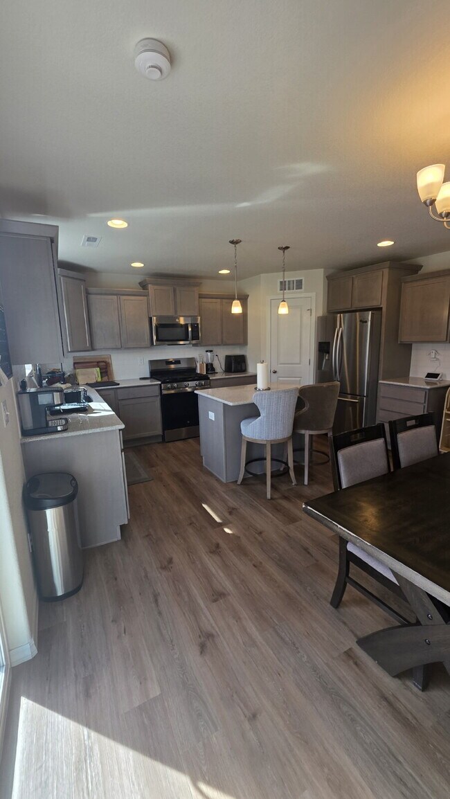 Building Photo - Beautiful 4BR 2.5 bath Home in Bradley Heights near Military bases