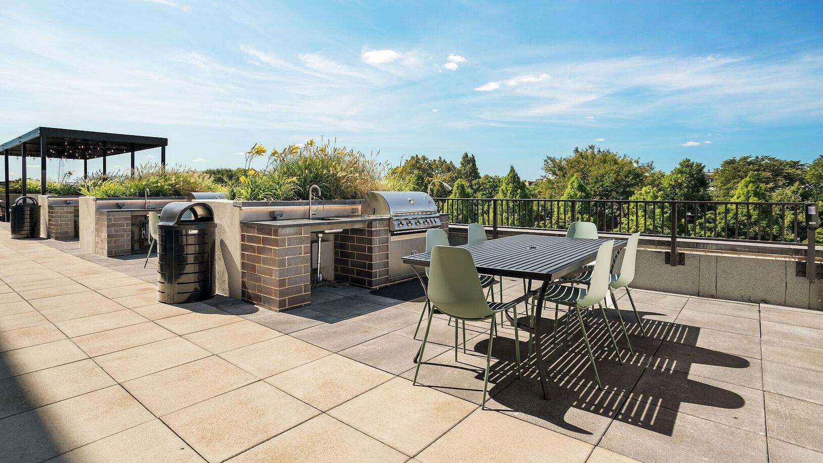 Building Photo - 2480-2522-2522 N Milwaukee Ave