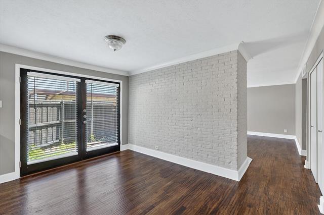 Building Photo - 5932 Sandhurst Ln