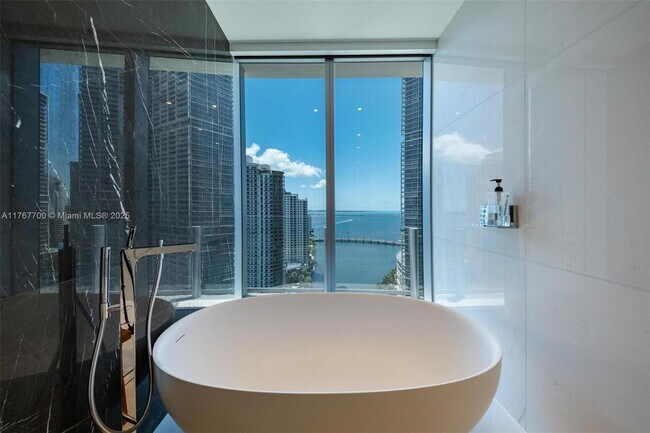 Building Photo - 300 Biscayne Blvd Way