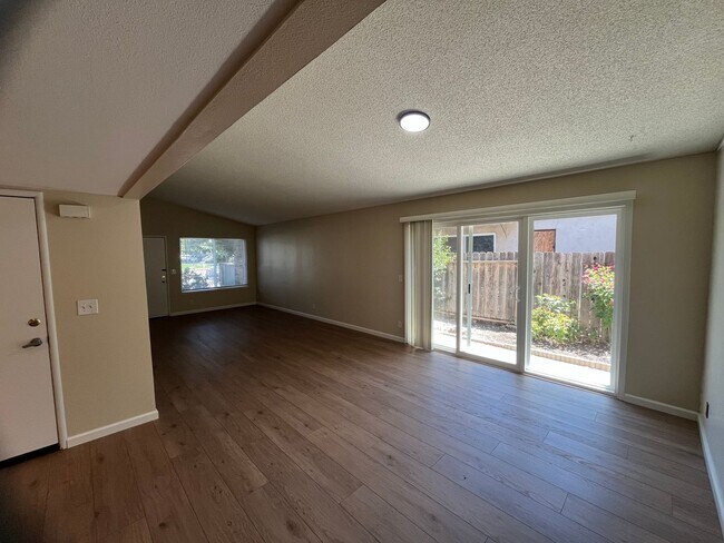 Building Photo - Cowell 4808-4810