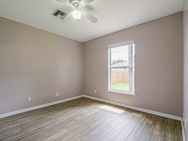 Building Photo - 1456 25th Ct SW