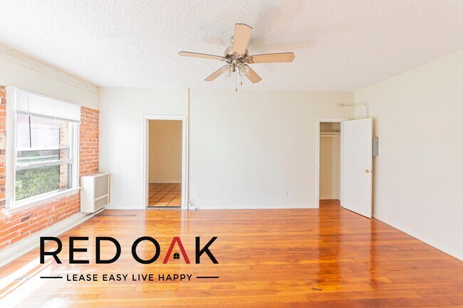 Primary Photo - Beautiful Studio with Stunning Hardwood Fl...