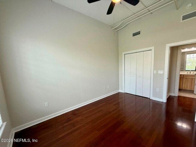 Building Photo - 1661 Riverside Ave