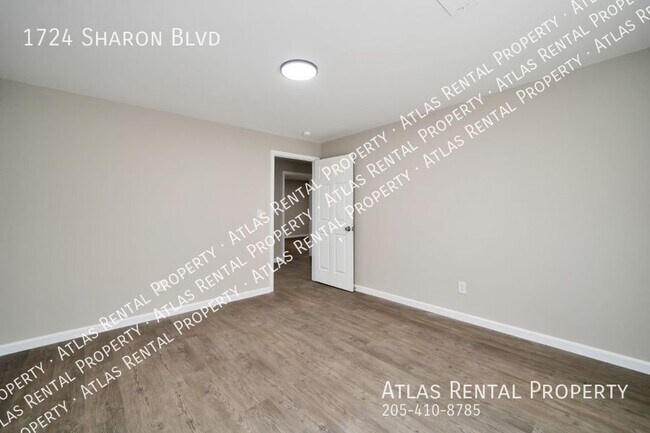 Building Photo - 1724 Sharon Blvd