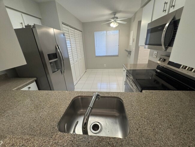 Building Photo - 7281 Amberly Ln