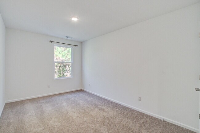 Building Photo - 200 Woodward Rd