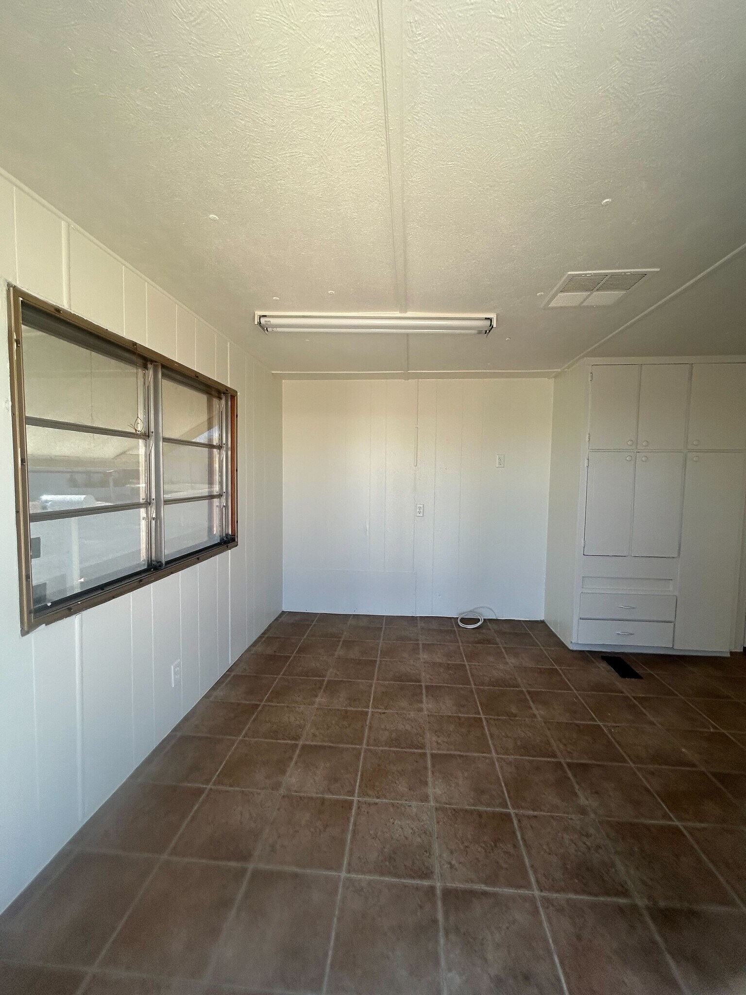 Building Photo - 3601 E Wyoming Ave