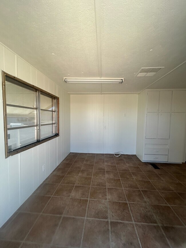 Building Photo - 3601 E Wyoming Ave