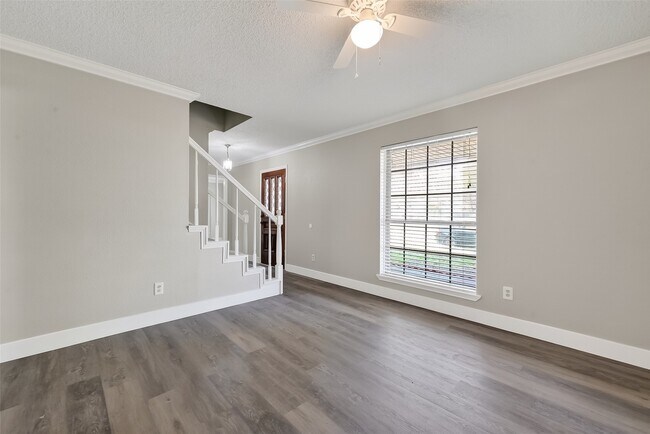 Building Photo - 4002 Cedar Ridge Ct