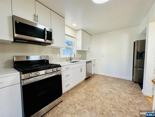 Building Photo - 175 Veterans Dr