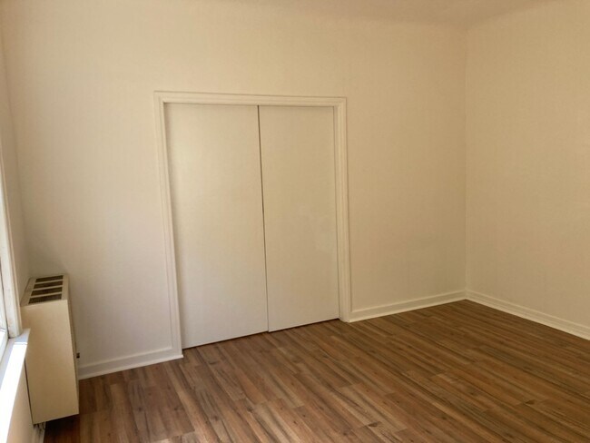 Building Photo - 1015 3/4-929 W Kensington Rd