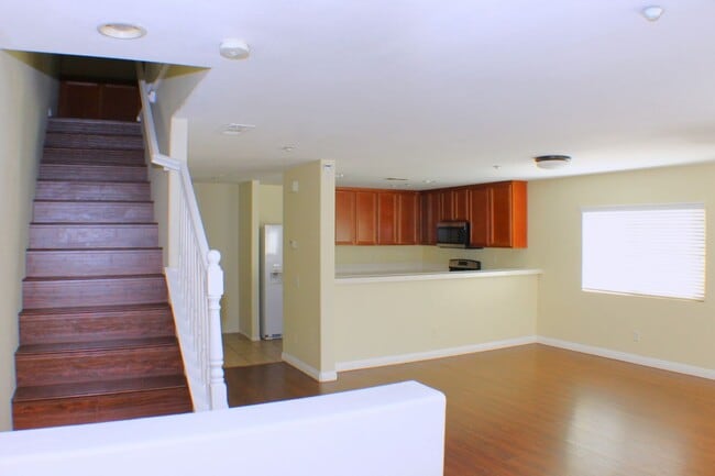 Building Photo - Roomy Palacio Del Oro North Townhome