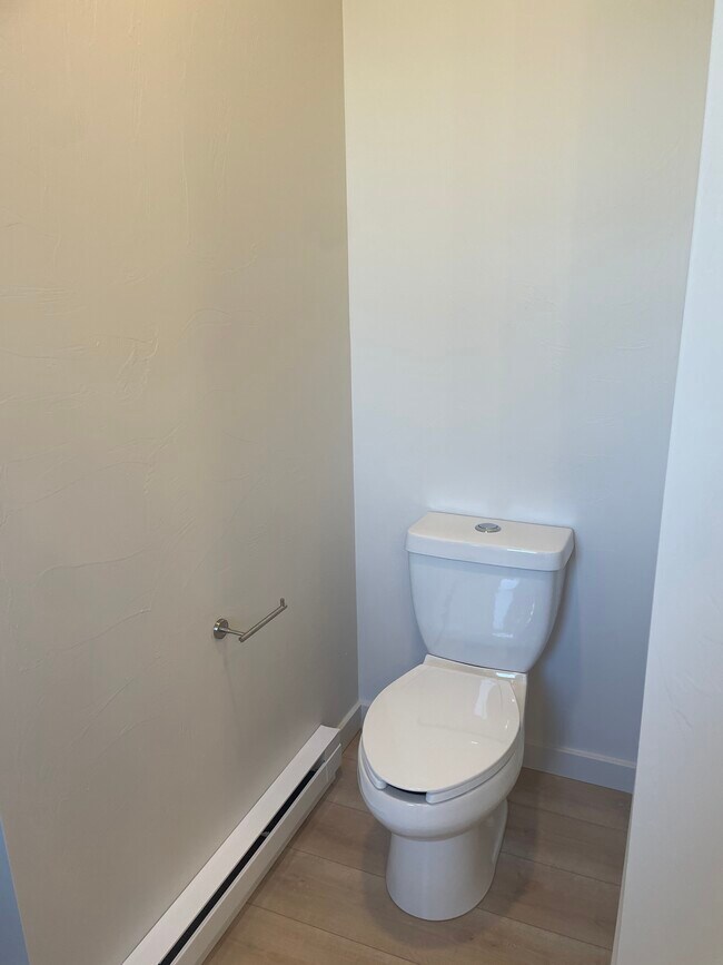 Building Photo - 2221 Willow Dr